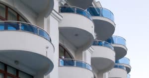 Miniteiche-für-den-Balkon-und-die-Terrasse
